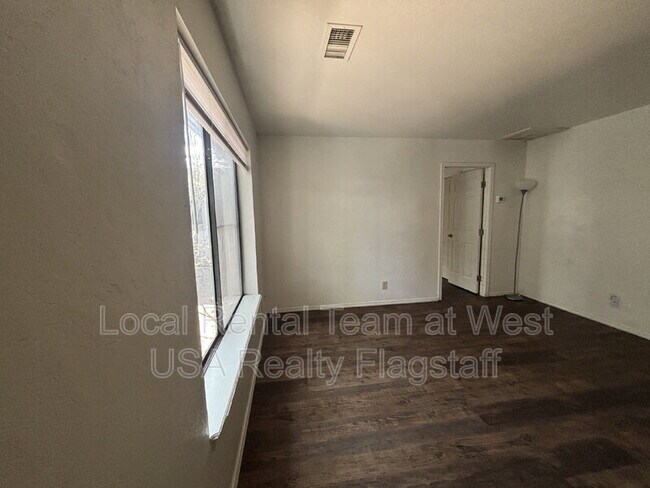 625 S Fountaine St Unit B