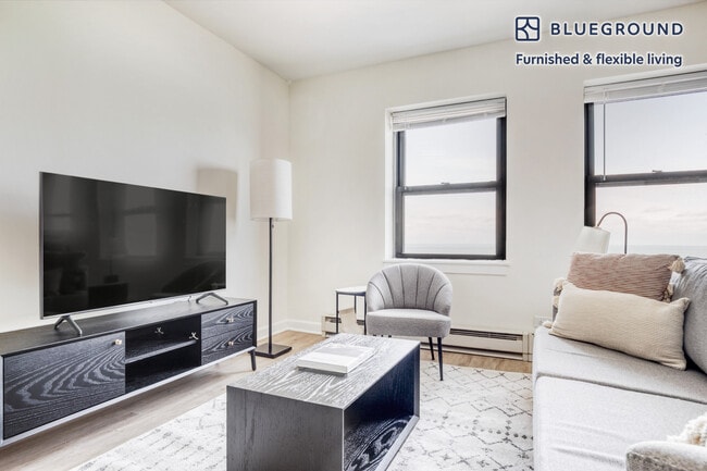 Building Photo - 1400 N Lake Shore Dr Rental
