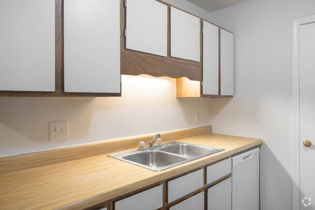 3BR, 2BA - 1,200SF - Kitchen