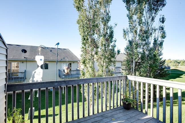 Photo - 3 bed 2bath townhome finished basewment , double garage, deck