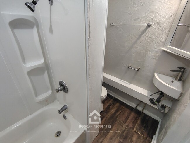 Photo - 2420 Fletcher St