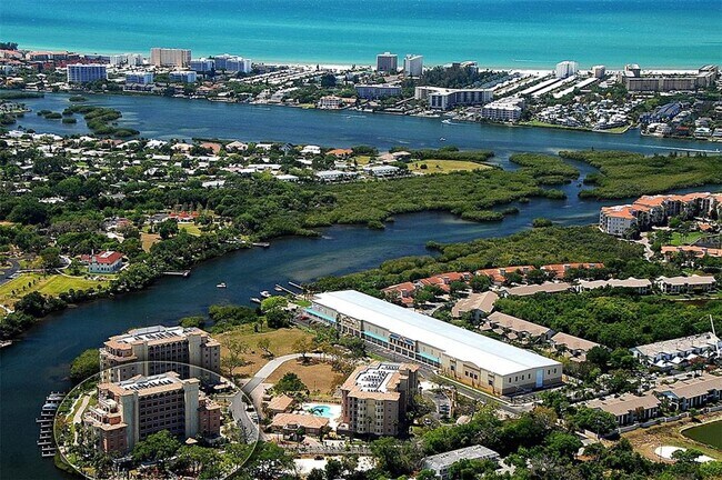 Building Photo - 1921 Monte Carlo Dr Unit 302