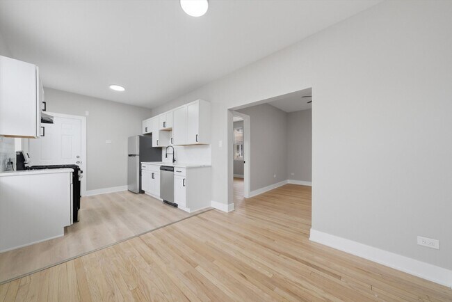 Photo - 7520 1/2 N Seeley Ave