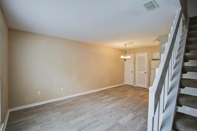 Photo - 2494 Etiwan Ave