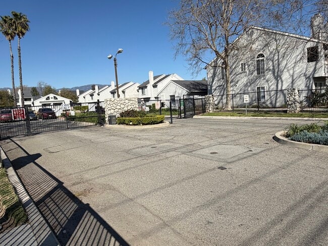 Photo - 204 W Walnut Ave