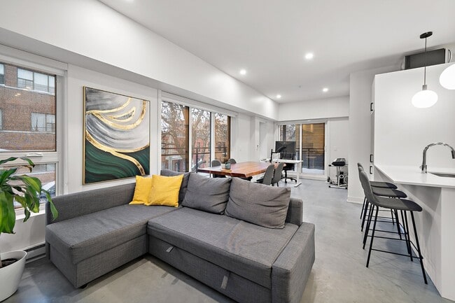 Building Photo - 7172 Rue Alexandra Unit 4