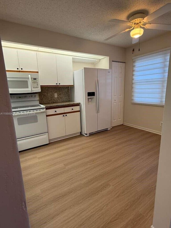 Photo - 1401 SW 128th Terrace Unidad 205H