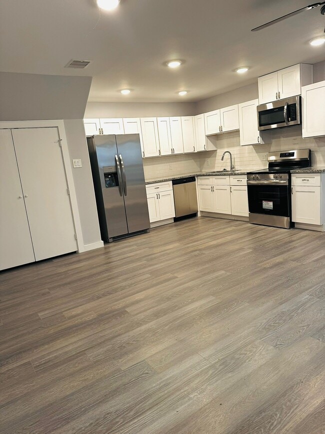 Photo - 8109 Denton St