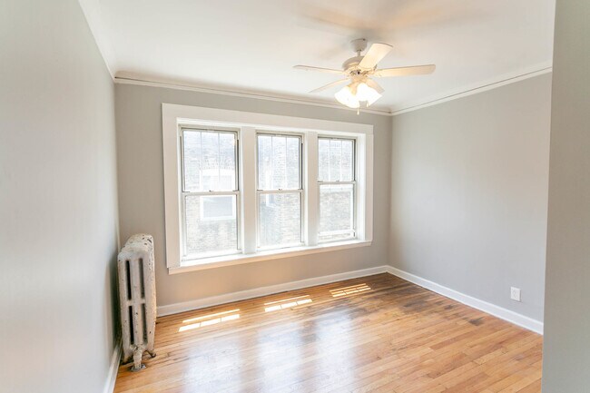 Photo - 7646 N Greenview Ave Unidad 3