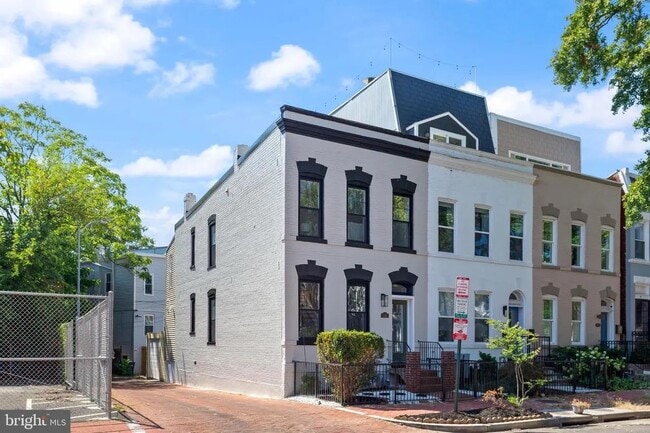 Photo - 116 Thomas St NW