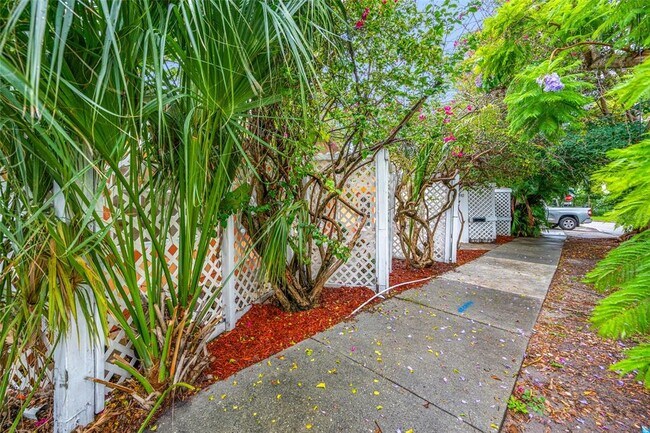 Photo - 492 6th Ave N