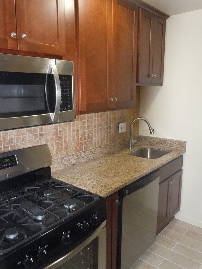 Photo - 2025 N Lincoln St