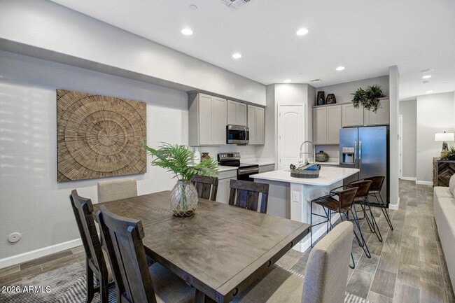 1825 N 43rd Ter