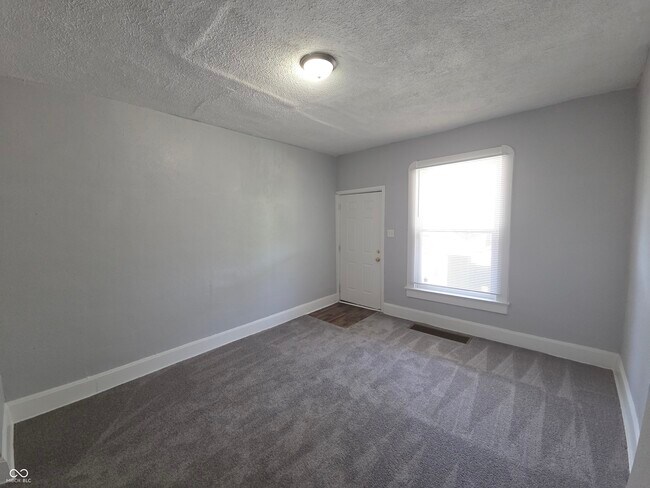 516 W 28th St