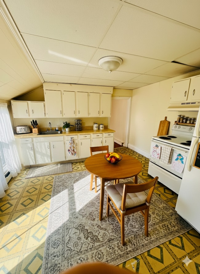 Photo - 166 Essex St Unit A