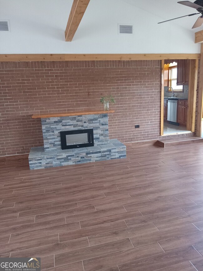 Photo - 148 W James Cir