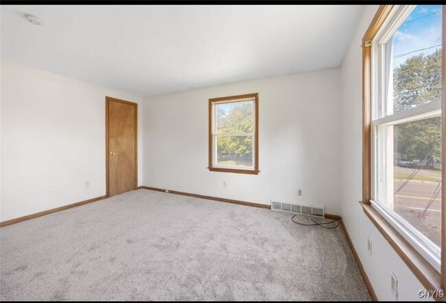 Photo - 5696 Caughdenoy Rd