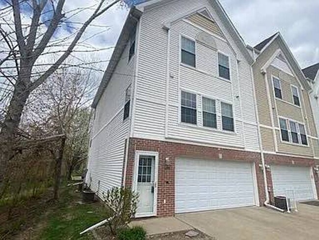 Photo - 2-Bedroom Townhouse Available for Rent!