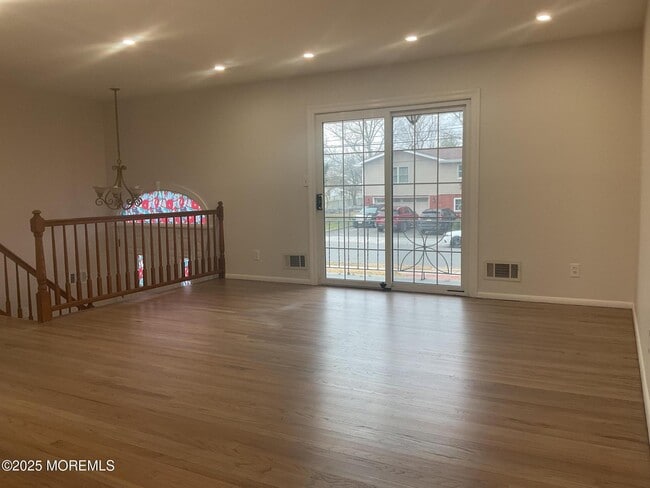 Photo - 117 Greymoor Rd