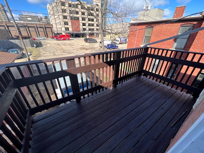 Photo - 933 White St