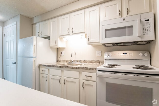 Kitchen - Joliet Towers Rental
