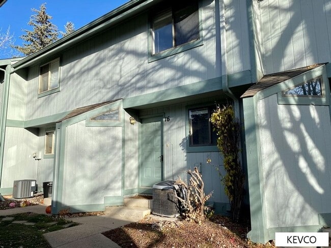 Tri-Level Townhome in Central Fort Collins! - Tri-Level Townhome in Central Fort Collins!