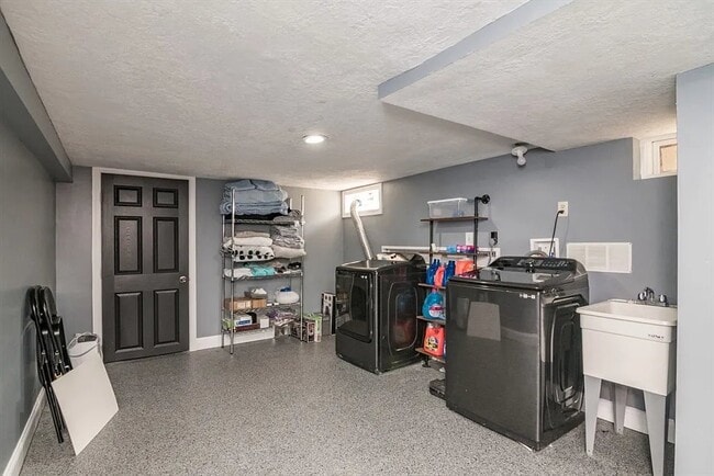 412 Granby Rd