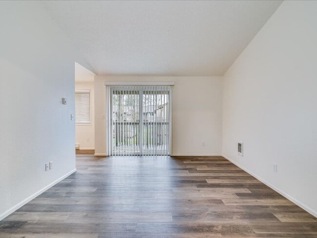 Photo - Barclay Square Apartments