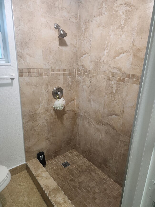 Photo - 14721 Pierce St