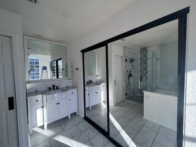 Photo - 24365 Landover Rd Unit 24365