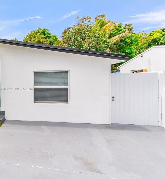 Building Photo - 2600 NW 108th St Unit 2