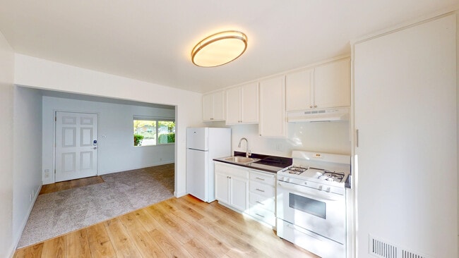 Building Photo - 15415 Marty Dr Unit 15