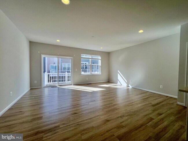 Photo - 8378 Sallyport St