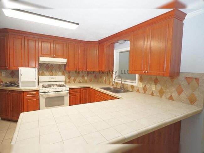 Photo - Central Tampa Gem Near UT- Modern Finishes & Prime Location