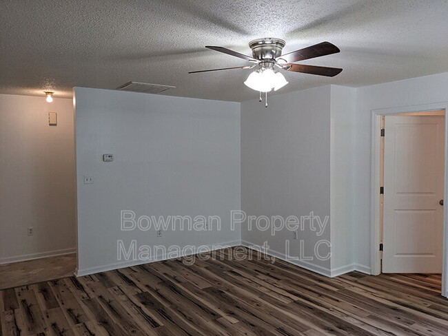 Photo - 255 Midway Rd