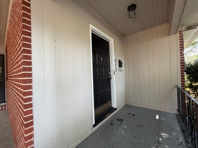 Photo - 515 LaPorte St SE