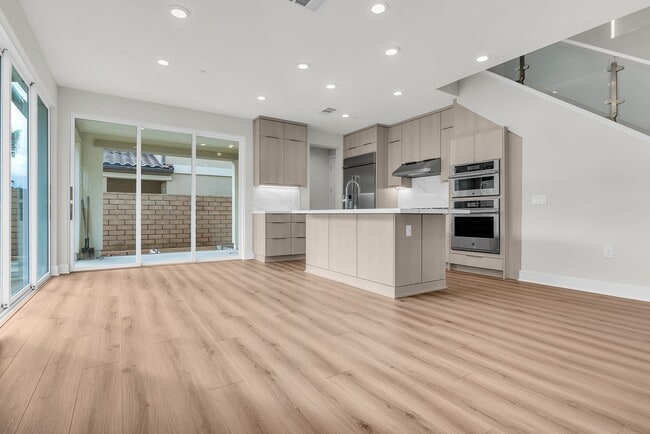 Photo - 720 Olivier Dr