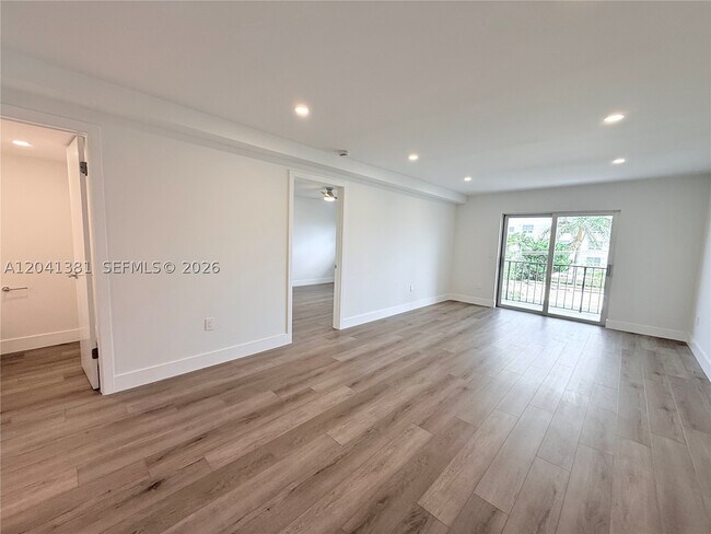 Photo - 1900 Meridian Ave Unit 403