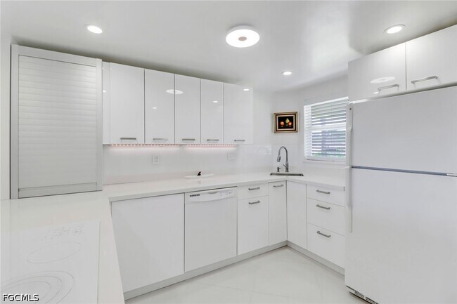 Photo - 9 High Point Cir N Unit 102