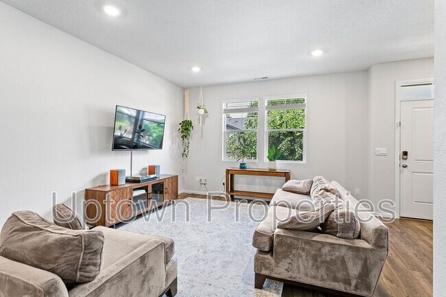 Photo - 876 N 18th Ave