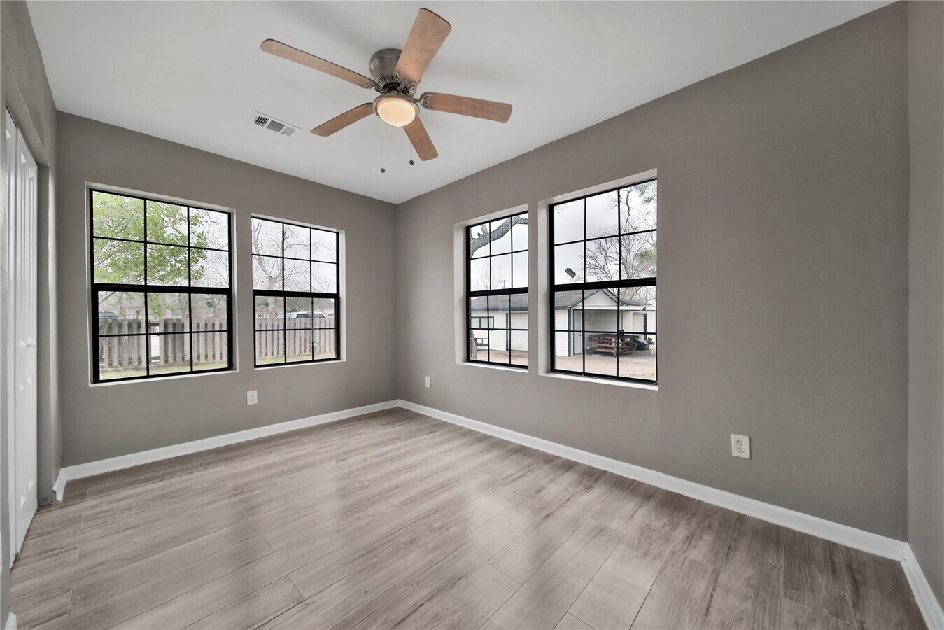 Photo - 1623 Main St