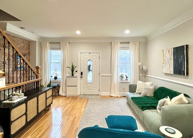 Photo - 233 Bryant St NE
