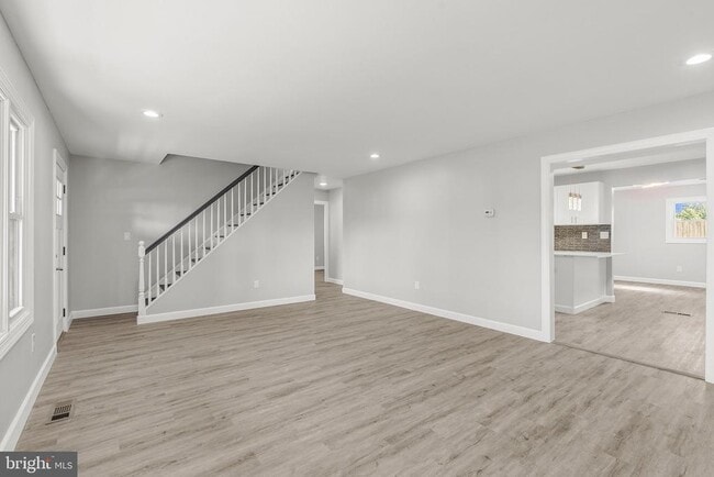 Photo - 12 Holbrook Ln