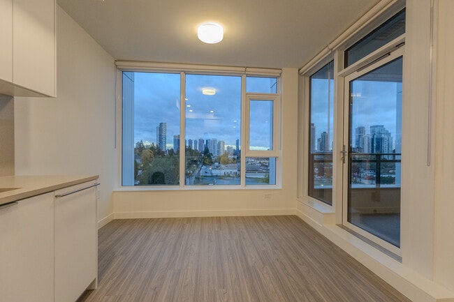 Photo - 13675-1107A 107A Ave