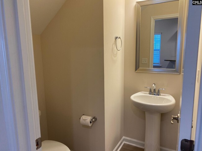 Photo - 945 Bergenfield Ln