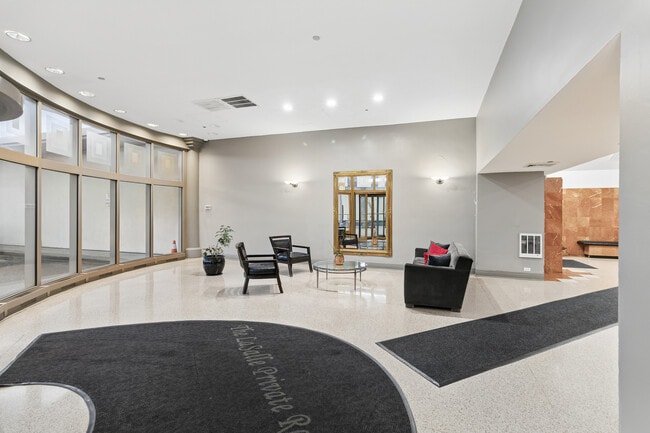 Lobby - 1212 N La Salle Dr Unit #2709