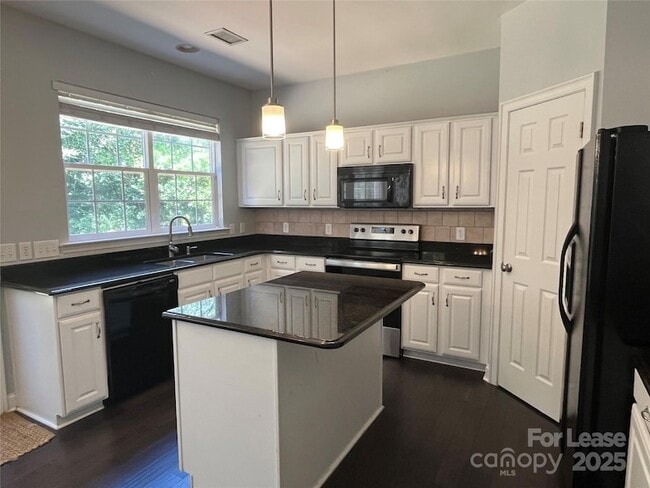 Photo - 8601 Fieldcroft Dr