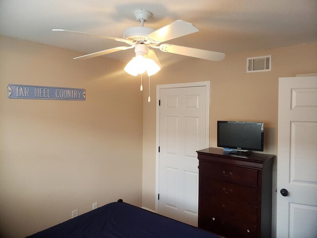 Photo - 142 Grove Landing Ct
