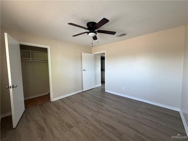 Photo - 11-25 1/2 N 25 1/2 St