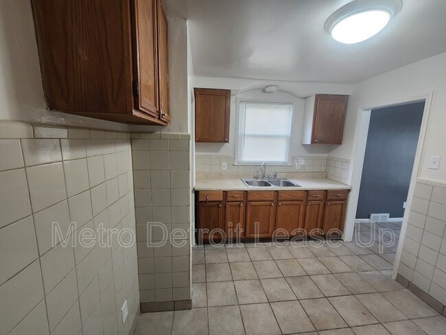 Photo - 19419 Westphalia St